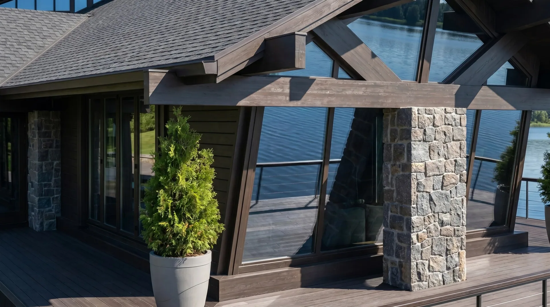 House Boat in the Style of a Chalet gallery image 3.1